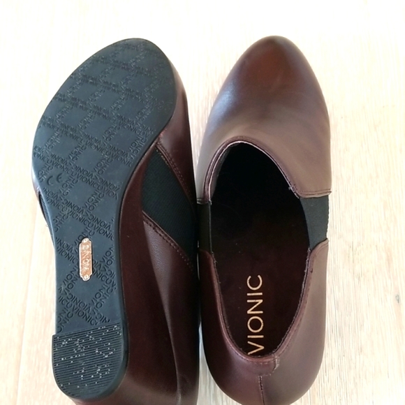 Vionic Stanton Round Toes Slip On Wedge Booties - Picture 5 of 6